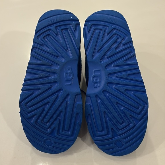 UGG Kids Lace up Boots, NWOT. Gorgeous Color. - Picture 5 of 8